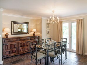 Dining - 3 bedroom accommodation in Bettiscombe, near Lyme Regis (Bettiscombe, near Lyme Regis)