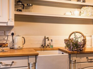 Interior - 3 bedroom accommodation in Bettiscombe, near Lyme Regis (Bettiscombe, near Lyme Regis)