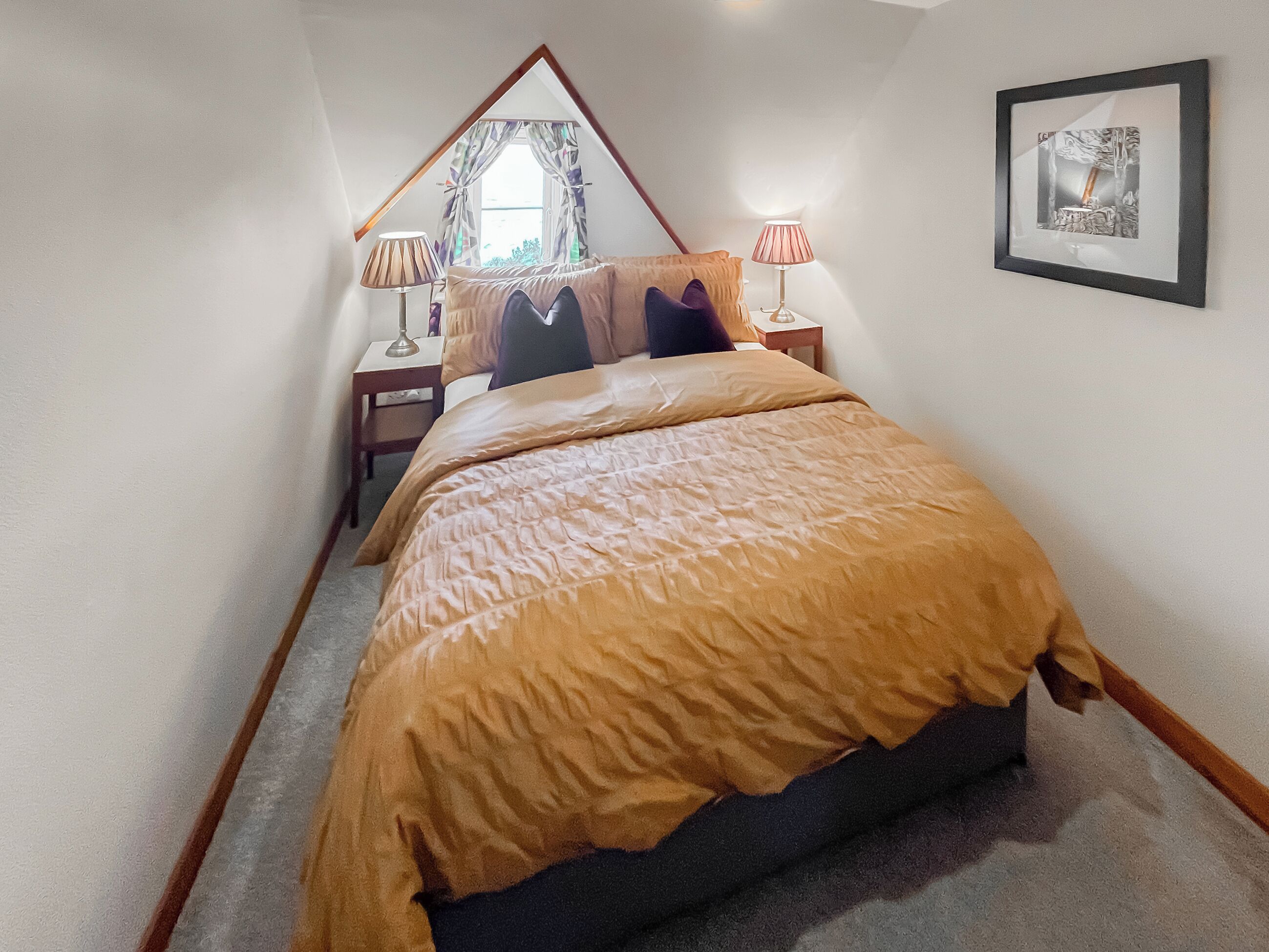 3 bedrooms, WiFi (free), bed sheets