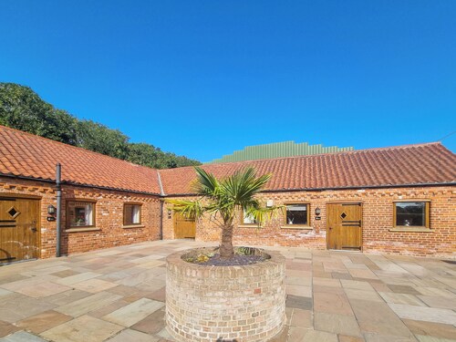 Westfield Courtyard - UK50704