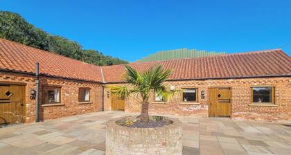 Westfield Courtyard - UK50704