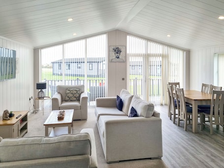 TV. 3 bedroom accommodation in Fitling, near Burton Pidsea