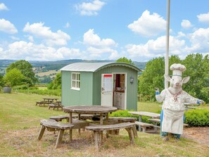 Outdoor dining - Shepherds Hut - UK44336 (Harpford, near Sidmouth)