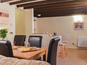 Dining - 3 bedroom accommodation in Liskeard (Liskeard)