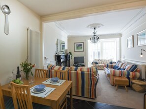 TV, fireplace - 2 bedroom accommodation in Aberdyfi (Aberdyfi)