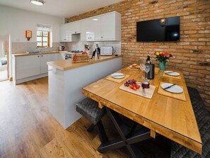 High chair - Barn Owl Cottage - UK49034 (Scalby, near Scarborough)