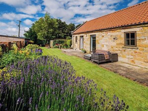 Terrace/patio - Barn Owl Cottage - UK49034 (Scalby, near Scarborough)