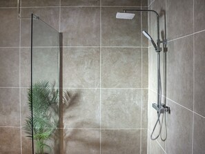 Towels - Spacious, beautifully finished home with private hot tub and countryside views. (Haverfordwest)