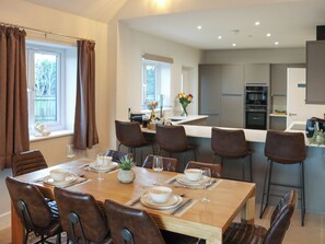 Dining - Spacious, beautifully finished home with private hot tub and countryside views. (Haverfordwest)