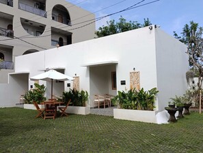 Deluxe Double Room, Private Bathroom, Garden View | Outdoor dining