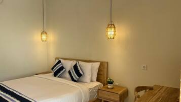 Habitación Deluxe doble, baño privado, vistas al jardín | Escritorio, espacio para trabajar con un portátil, wifi gratis