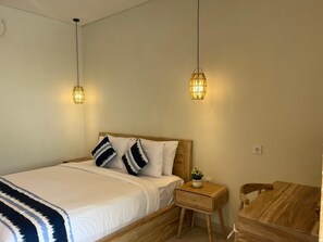 Habitación doble Deluxe, baño privado, vista al jardín | Escritorio, espacio para trabajar con laptop y wifi gratis 