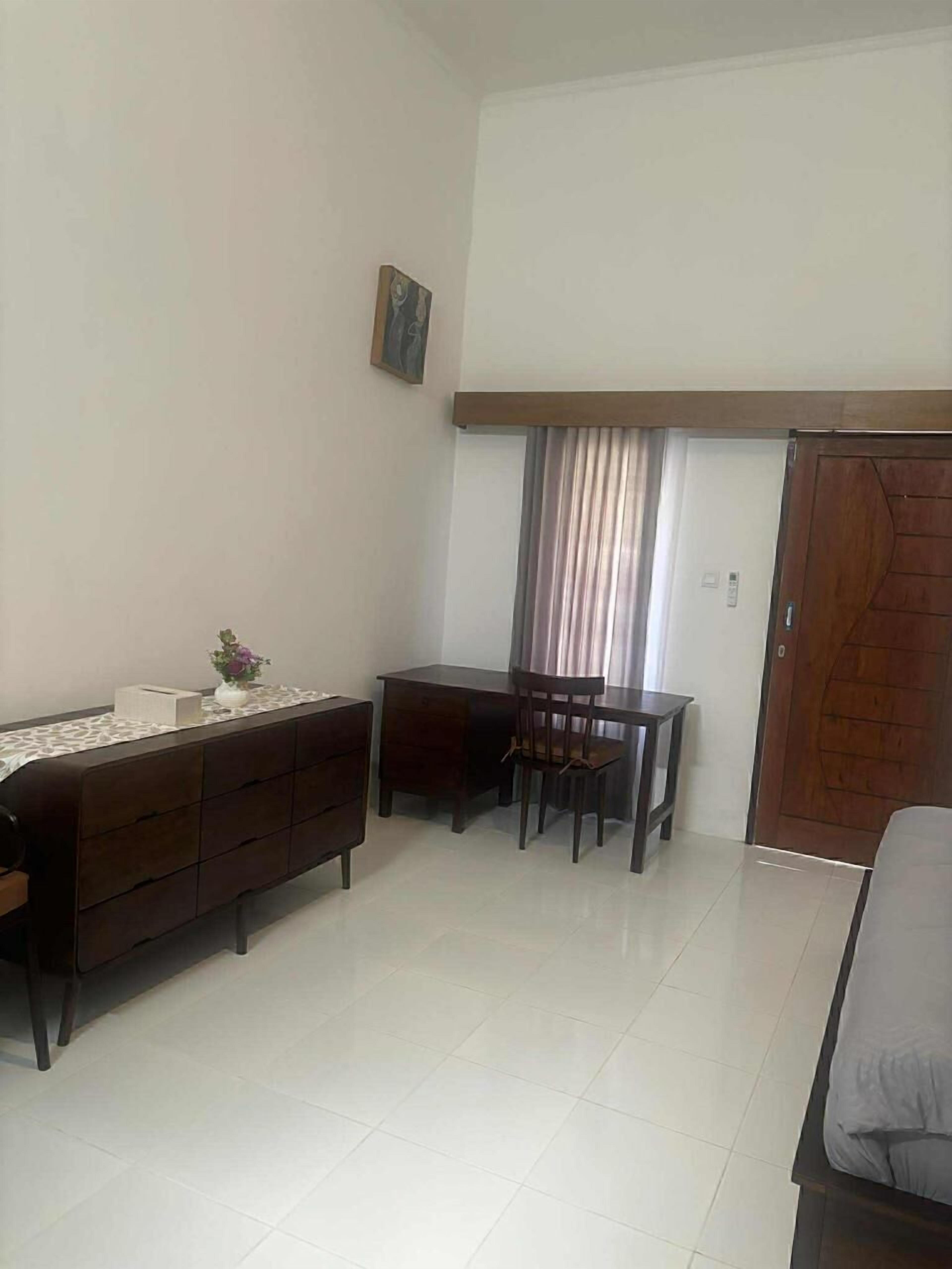 Standard Double Room, Private Bathroom, Garden View | Living area