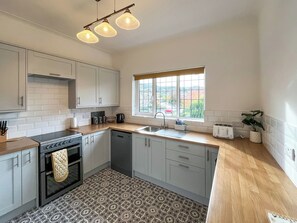 Dishwasher - Seawinds 2A - UK50858 (Colwyn Bay)