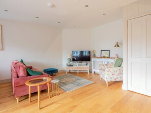 Living area - Lovely cottage in the heart of Llandeilo - perfect for a romantic break away. (Llandeilo)