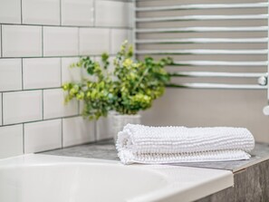 Towels - Lovely cottage in the heart of Llandeilo - perfect for a romantic break away. (Llandeilo)