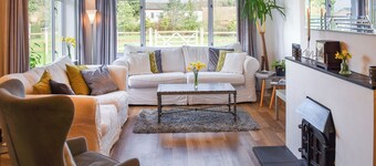 5 bedroom accommodation in Weston Longville