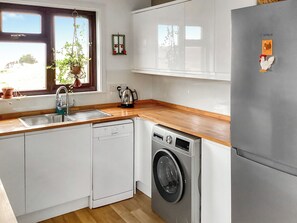 Unclassified image, 2 of 14, button