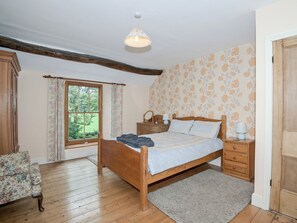 Free WiFi - 7 bedroom accommodation in Lowick Bridge, near Coniston (Lowick Bridge, near Coniston)