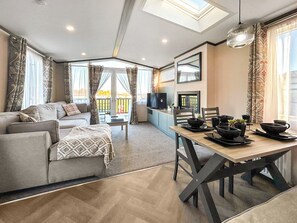 TV - 2 bedroom accommodation in st.andrews (st.andrews)