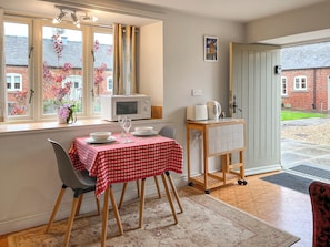 Dining - 1 bedroom accommodation in Sheriff Hutton (Sheriff Hutton)