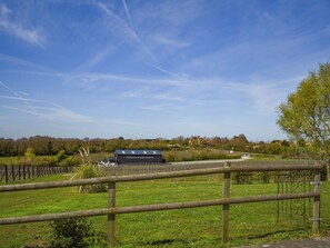 Property grounds - 2 bedroom accommodation in Althorne, near Chelmsford (Althorne, near Chelmsford)