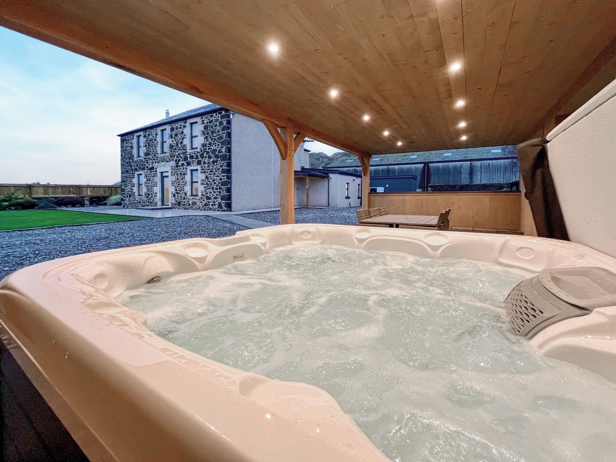 Outdoor spa tub