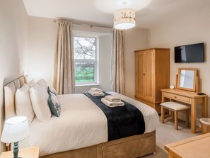 5 bedrooms, free WiFi, bed sheets