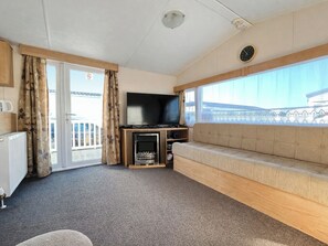 TV - Sarah's Island Retreat (Hayling Island)