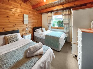Free WiFi - A wonderful lakeside escape for all ages. (Horncastle)