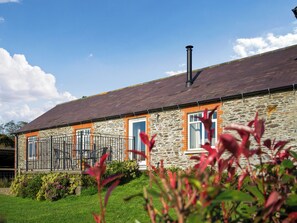 Exterior - 2 bedroom accommodation in Boncath (Boncath)