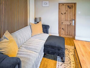 Fireplace - 2 bedroom accommodation in Horsham Saint Faith (Horsham Saint Faith)
