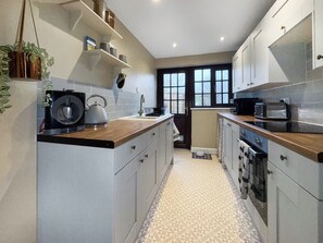 High chair - 2 bedroom accommodation in Horsham Saint Faith (Horsham Saint Faith)