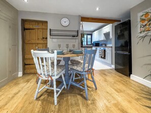 Dining - 2 bedroom accommodation in Horsham Saint Faith (Horsham Saint Faith)