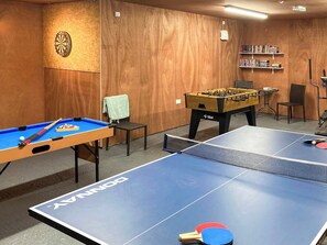 Games room - 3 bedroom accommodation in Boncath (Boncath)
