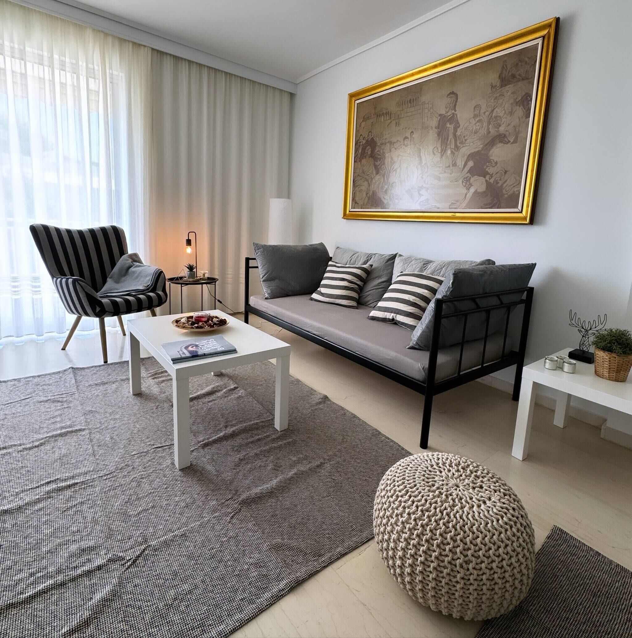 Apartment, 3 Bedrooms, Balcony, Mountain View | Living area