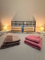 Apartment, 3 Bedrooms, Balcony, Mountain View | 4 bedrooms