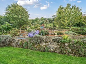 Property grounds - 6 bedroom accommodation in Blandford Forum (Blandford Forum)