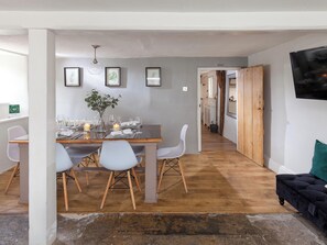 Dining - 2 bedroom accommodation in Sturminster Newton (Sturminster Newton)