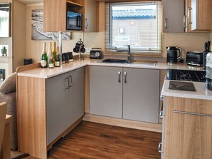 Private kitchen - 3 bedroom accommodation in Fritton (Fritton)