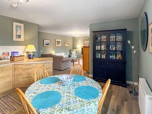 Unclassified image, 5 of 17, button