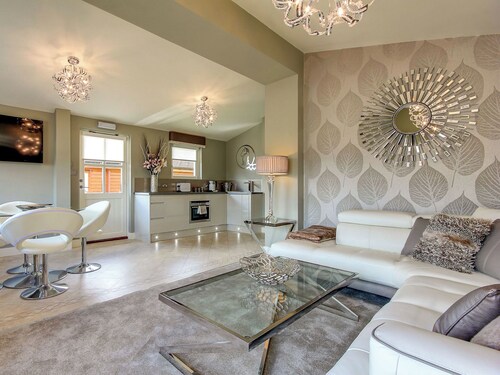 2 bedroom accommodation in Glasgow
