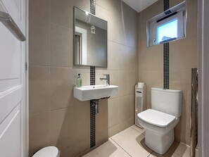 Towels - 2 bedroom accommodation in Glasgow (Glasgow)