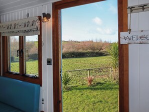 Interior - Bea's Shepherds Hut - UK51295 (Llanfaethlu Nr Church Bay)