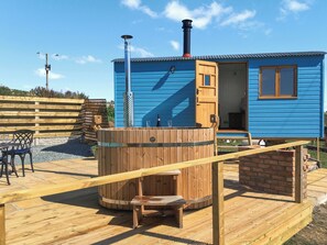 Terrace/patio - Bea's Shepherds Hut - UK51295 (Llanfaethlu Nr Church Bay)
