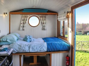Free WiFi - Bea's Shepherds Hut - UK51295 (Llanfaethlu Nr Church Bay)