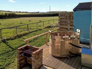 Terrace/patio - Bea's Shepherds Hut - UK51295 (Llanfaethlu Nr Church Bay)