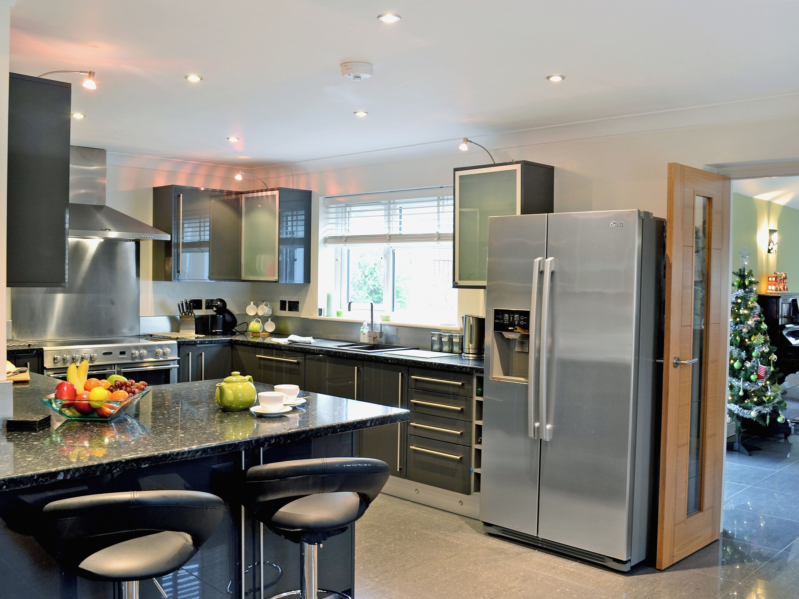 Dishwasher, high chair