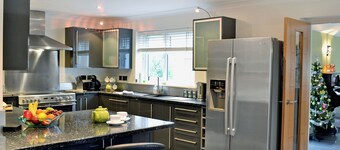 6 bedroom accommodation in Llanon, near Aberaeron