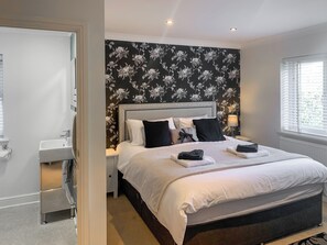 Free WiFi - 6 bedroom accommodation in Llanon, near Aberaeron (Llanon, near Aberaeron)